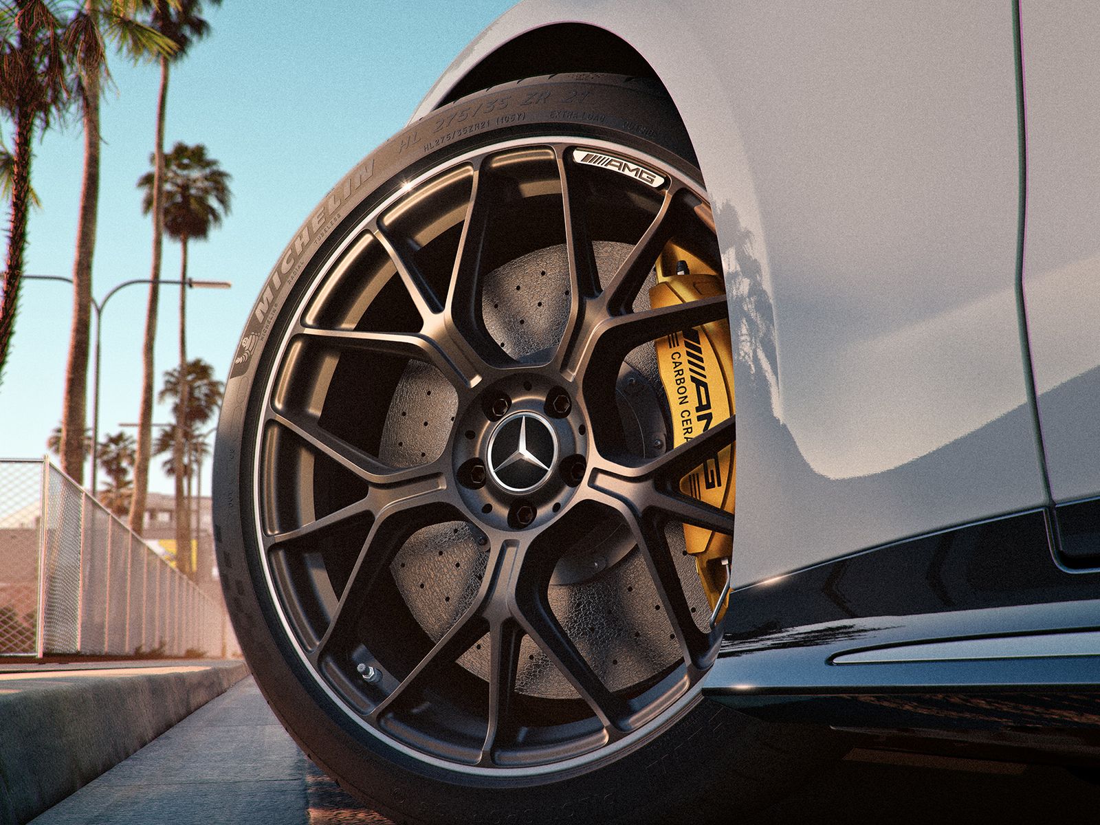 Leichtmetallrad mit Bremsanlage an einem Mercedes-AMG